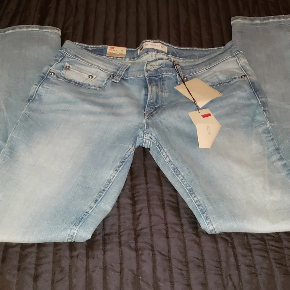 Levis 524 Too Superlow Skinny Jeans